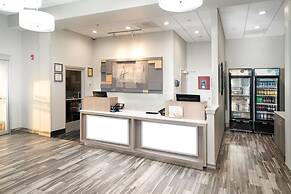 Holiday Inn Express & Suites Memphis Arpt Elvis Presley Blv by IHG