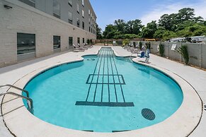 Holiday Inn Express & Suites Memphis Arpt Elvis Presley Blv by IHG