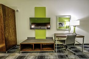 Holiday Inn Express & Suites Dallas NW - Farmers Branch by IHG