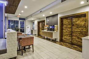 Holiday Inn Express & Suites Dallas NW - Farmers Branch by IHG