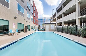 Holiday Inn Express & Suites Dallas NW - Farmers Branch by IHG