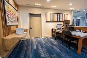 Holiday Inn Express & Suites Lake Charles South Casino Area by IHG