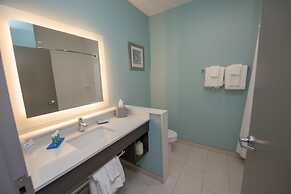 Holiday Inn Express & Suites Lake Charles South Casino Area by IHG