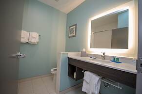 Holiday Inn Express & Suites Lake Charles South Casino Area by IHG