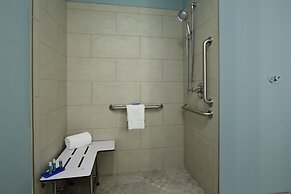 Holiday Inn Express & Suites Lake Charles South Casino Area by IHG