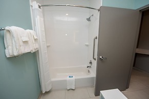 Holiday Inn Express & Suites Lake Charles South Casino Area by IHG