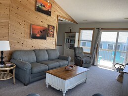 Hatteras Hideaway 3 Bedroom Cottage by RedAwning