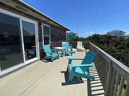 Hatteras Hideaway 3 Bedroom Cottage by RedAwning