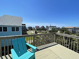 Hatteras Hideaway 3 Bedroom Cottage by RedAwning