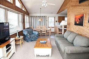 Hatteras Hideaway 3 Bedroom Cottage by RedAwning