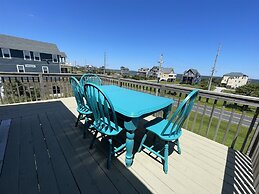 Hatteras Hideaway 3 Bedroom Cottage by RedAwning