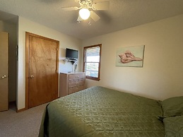 Hatteras Hideaway 3 Bedroom Cottage by RedAwning