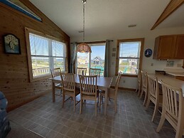 Hatteras Hideaway 3 Bedroom Cottage by RedAwning