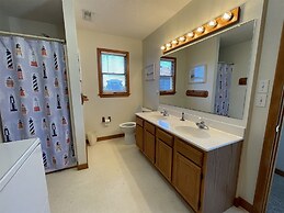 Hatteras Hideaway 3 Bedroom Cottage by RedAwning