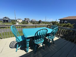 Hatteras Hideaway 3 Bedroom Cottage by RedAwning