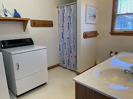 Hatteras Hideaway 3 Bedroom Cottage by RedAwning