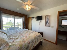 Hatteras Hideaway 3 Bedroom Cottage by RedAwning