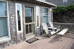 Beachbux 3 Bedroom Cottage by RedAwning