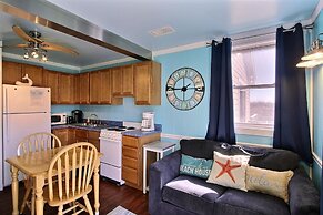 34 Sailing In A Gale Studio Bedroom Condo by RedAwning