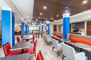 Holiday Inn Express & Suites Greenville S- Piedmont by IHG