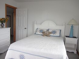 Spartina 3 Bedroom Cottage by RedAwning