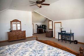 Spartina 3 Bedroom Cottage by RedAwning