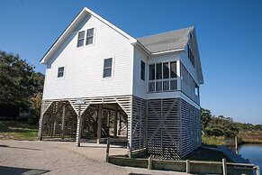 Spartina 3 Bedroom Cottage by RedAwning