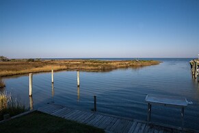 Spartina 3 Bedroom Cottage by RedAwning