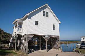 Spartina 3 Bedroom Cottage by RedAwning