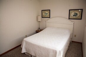 Chez-toni 3 Bedroom Cottage by RedAwning