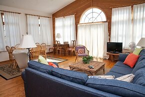 Chez-toni 3 Bedroom Cottage by RedAwning