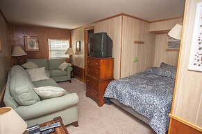 Native Sun 2 Bedroom Cottage by RedAwning