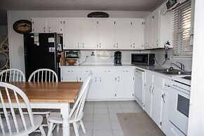 Native Sun 2 Bedroom Cottage by RedAwning