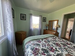 Wild N Wonderful 4 Bedroom Cottage by RedAwning