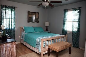 Austin's Pointe 4 Bedroom Cottage by RedAwning