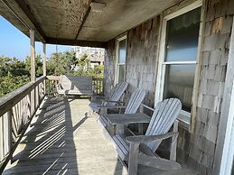 Time / Tide 4 Bedroom Cottage by RedAwning