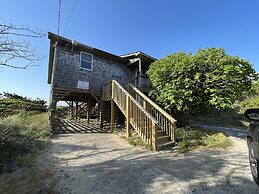 Time / Tide 4 Bedroom Cottage by RedAwning