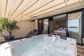 Sea View Luxury Rooms Seven of Nine