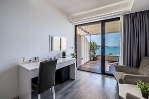 Sea View Luxury Rooms Seven of Nine