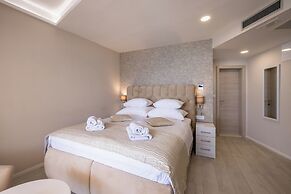 Sea View Luxury Rooms Seven of Nine