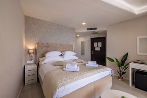 Sea View Luxury Rooms Seven of Nine