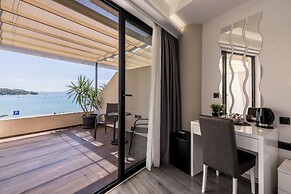 Sea View Luxury Rooms Seven of Nine