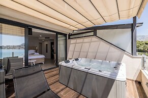 Sea View Luxury Rooms Seven of Nine