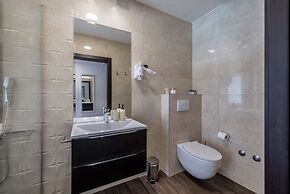 Sea View Luxury Rooms Seven of Nine