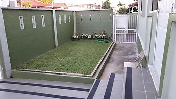 Woodbrook on the Avenue