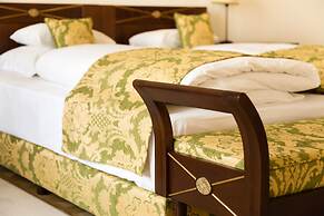 Károlyi Kastély Hotel & Restaurant