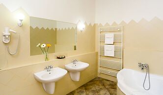 Károlyi Kastély Hotel & Restaurant