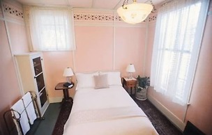 Camellia Inn