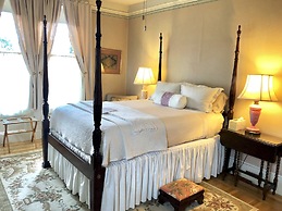 Camellia Inn