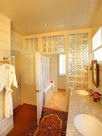 Camellia Inn
